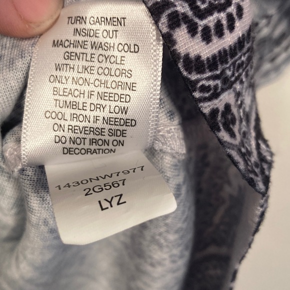 One World Womens Floral Poncho Blouse Sz 1X Boho Roses Gypsy Handkerchief Flowy - Picture 4 of 13